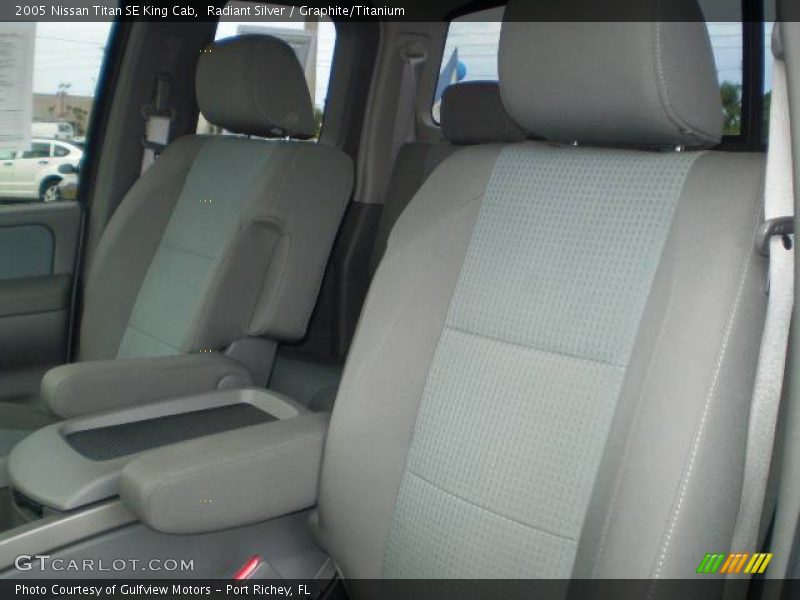Radiant Silver / Graphite/Titanium 2005 Nissan Titan SE King Cab