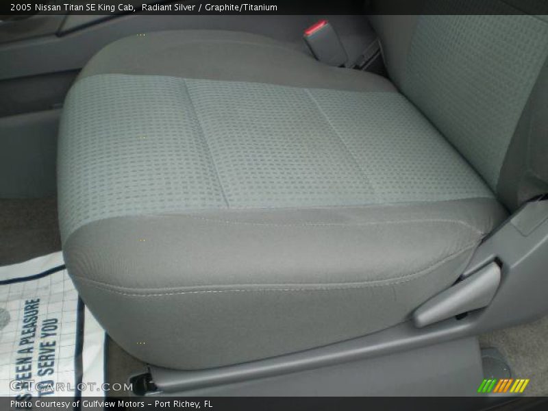 Radiant Silver / Graphite/Titanium 2005 Nissan Titan SE King Cab