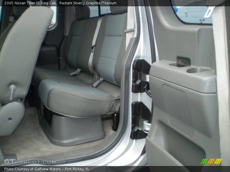 Radiant Silver / Graphite/Titanium 2005 Nissan Titan SE King Cab