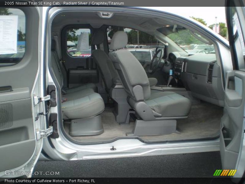 Radiant Silver / Graphite/Titanium 2005 Nissan Titan SE King Cab