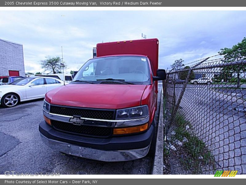 Victory Red / Medium Dark Pewter 2005 Chevrolet Express 3500 Cutaway Moving Van