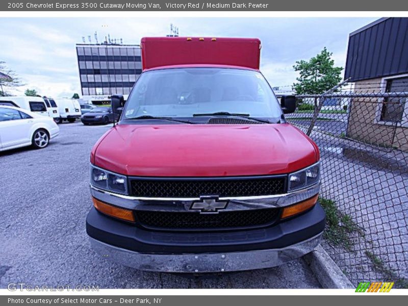 Victory Red / Medium Dark Pewter 2005 Chevrolet Express 3500 Cutaway Moving Van