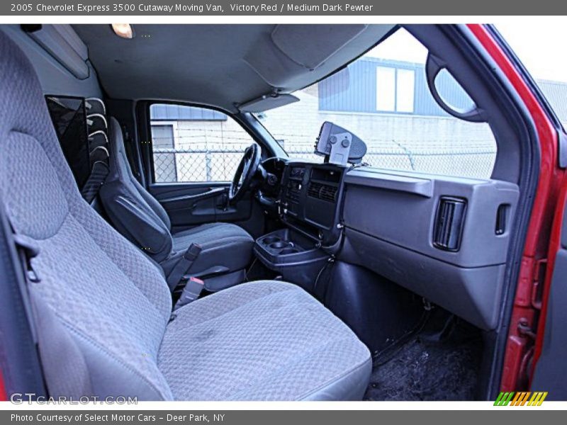 Victory Red / Medium Dark Pewter 2005 Chevrolet Express 3500 Cutaway Moving Van
