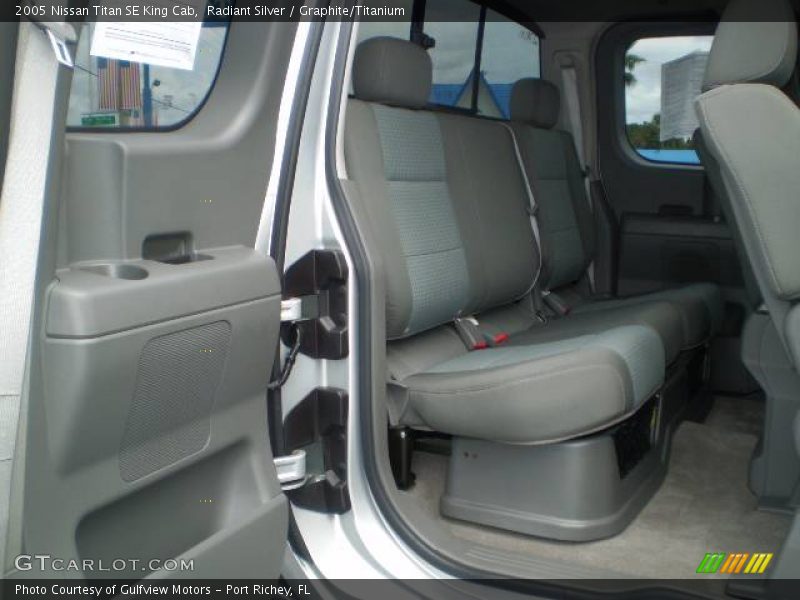 Radiant Silver / Graphite/Titanium 2005 Nissan Titan SE King Cab