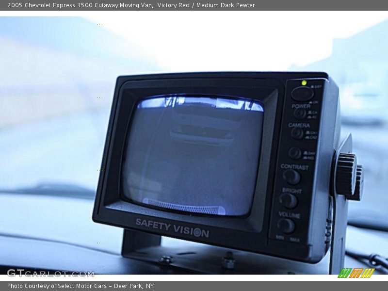 Victory Red / Medium Dark Pewter 2005 Chevrolet Express 3500 Cutaway Moving Van