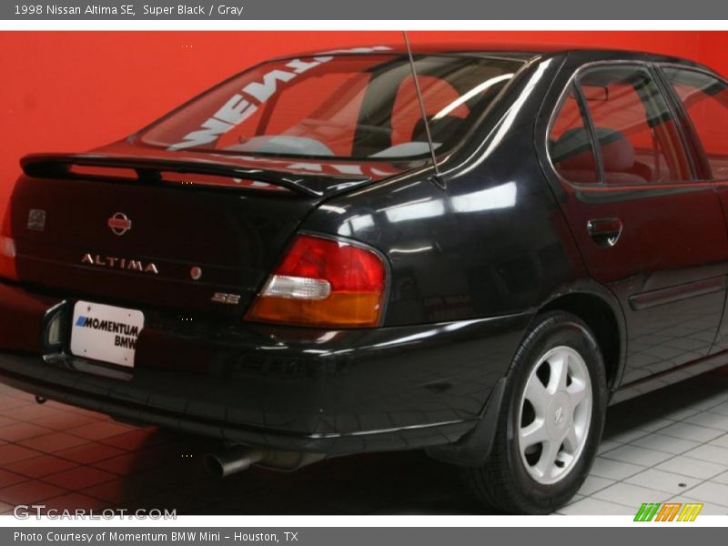 Super Black / Gray 1998 Nissan Altima SE