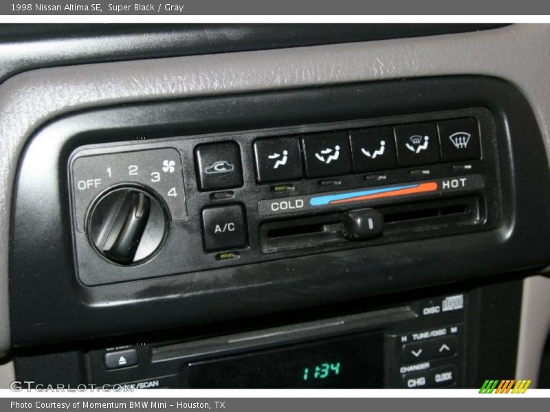 Super Black / Gray 1998 Nissan Altima SE