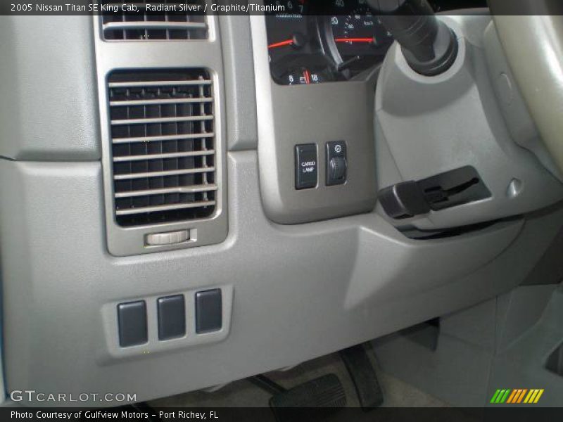 Radiant Silver / Graphite/Titanium 2005 Nissan Titan SE King Cab