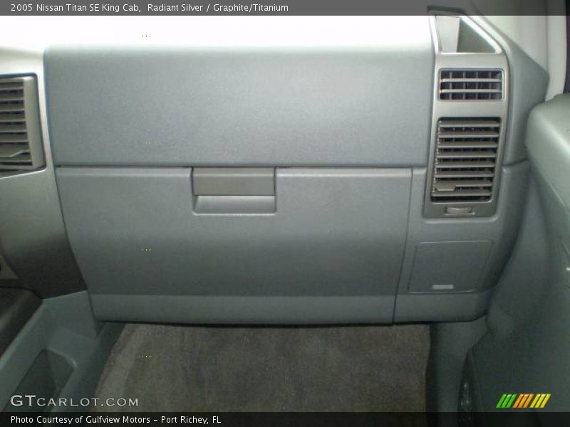 Radiant Silver / Graphite/Titanium 2005 Nissan Titan SE King Cab