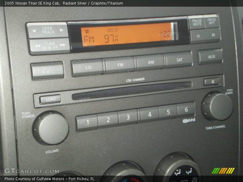 Radiant Silver / Graphite/Titanium 2005 Nissan Titan SE King Cab