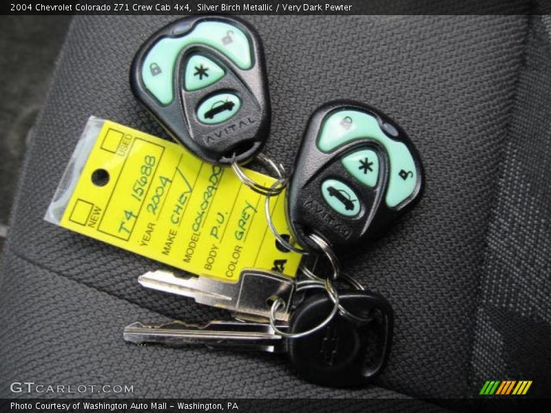 Silver Birch Metallic / Very Dark Pewter 2004 Chevrolet Colorado Z71 Crew Cab 4x4