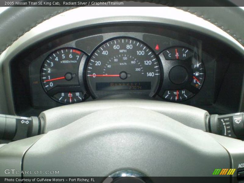 Radiant Silver / Graphite/Titanium 2005 Nissan Titan SE King Cab