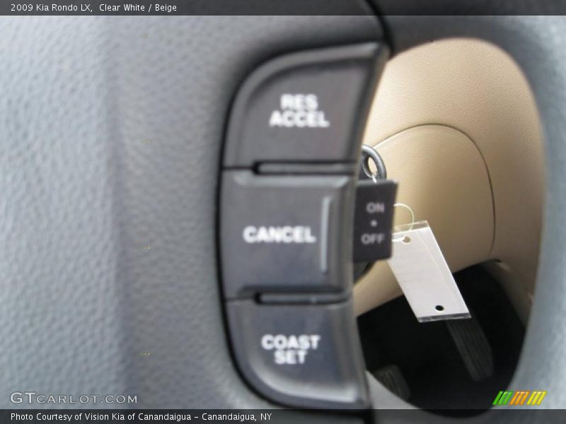 Clear White / Beige 2009 Kia Rondo LX