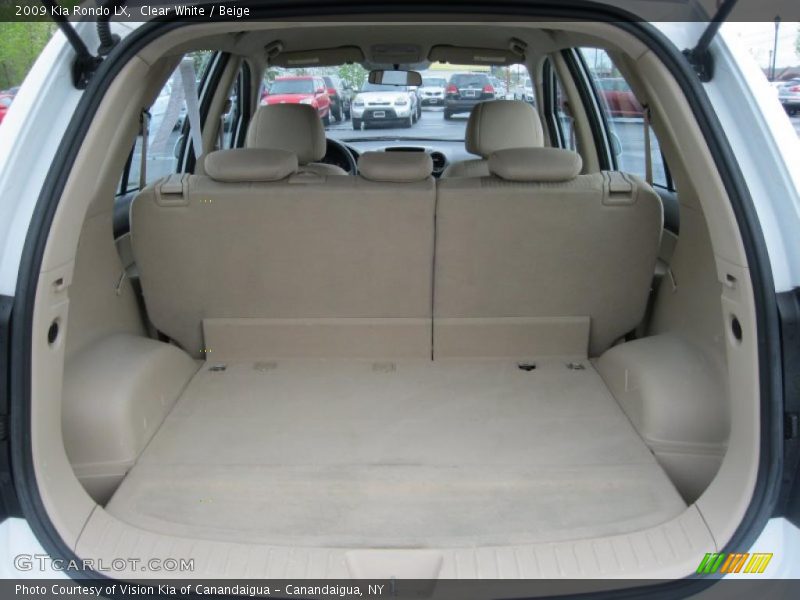 Clear White / Beige 2009 Kia Rondo LX