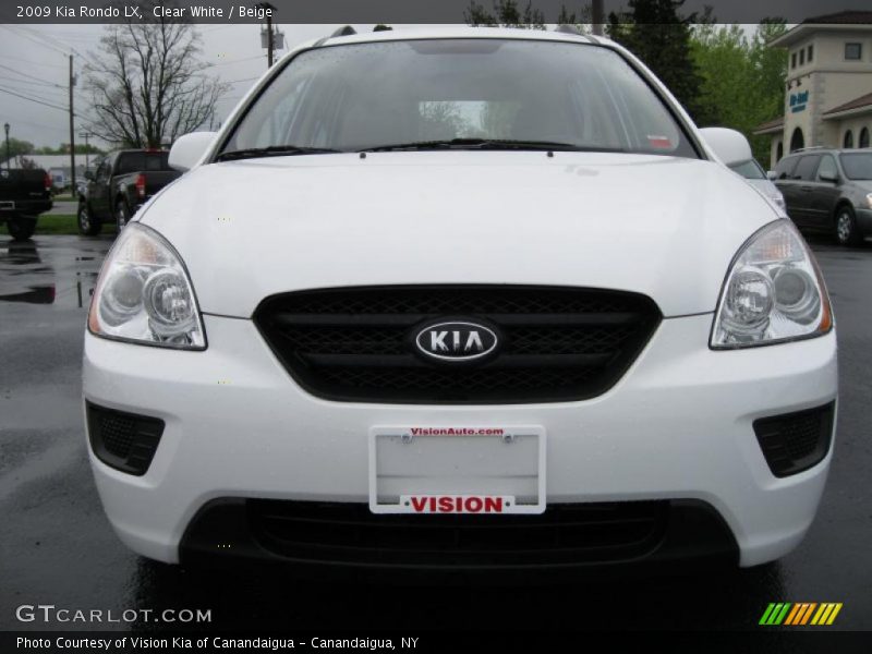 Clear White / Beige 2009 Kia Rondo LX
