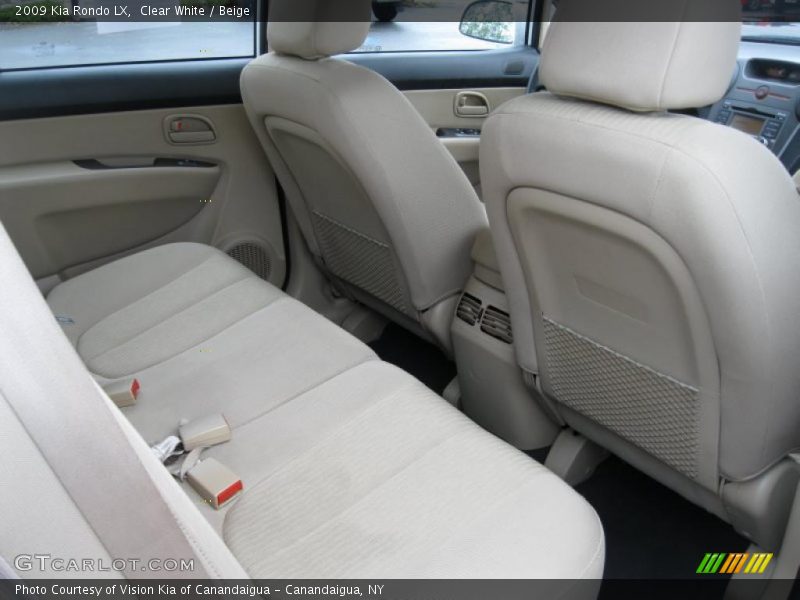 Clear White / Beige 2009 Kia Rondo LX