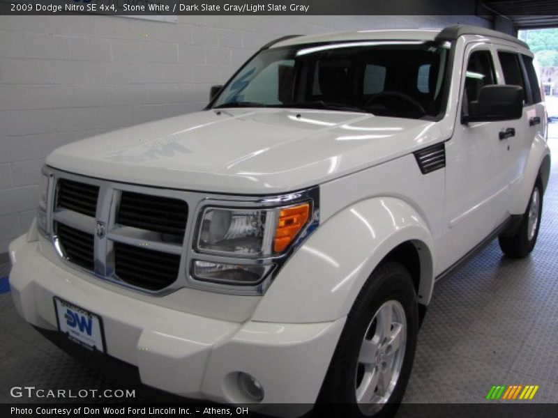 Stone White / Dark Slate Gray/Light Slate Gray 2009 Dodge Nitro SE 4x4