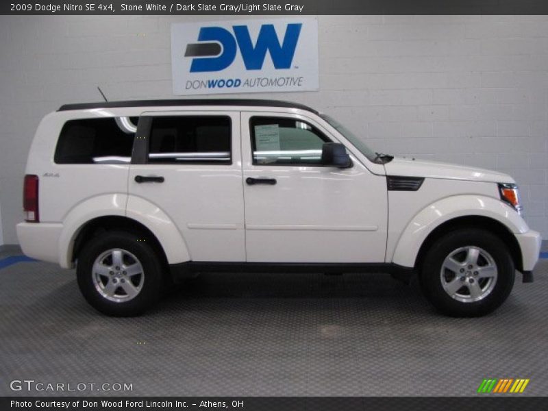 Stone White / Dark Slate Gray/Light Slate Gray 2009 Dodge Nitro SE 4x4