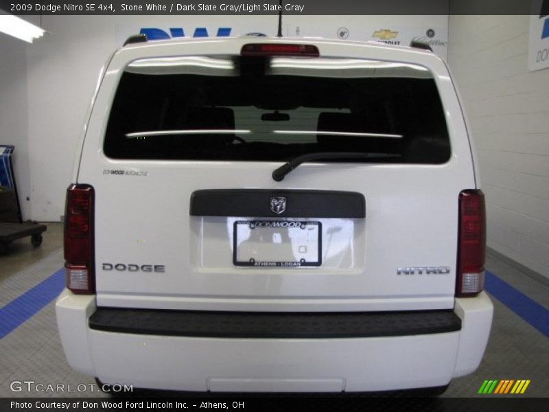Stone White / Dark Slate Gray/Light Slate Gray 2009 Dodge Nitro SE 4x4
