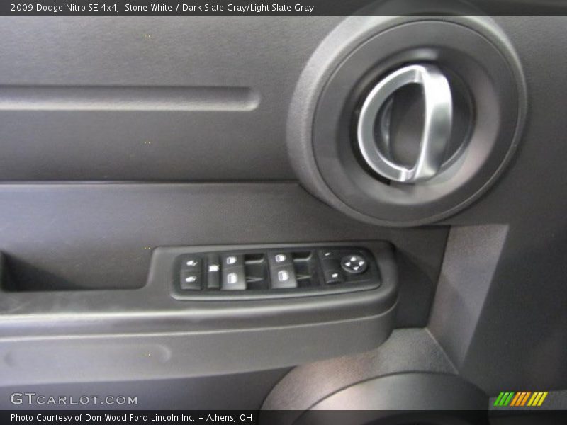 Stone White / Dark Slate Gray/Light Slate Gray 2009 Dodge Nitro SE 4x4