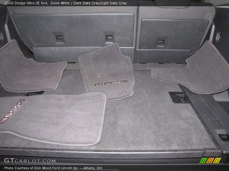 Stone White / Dark Slate Gray/Light Slate Gray 2009 Dodge Nitro SE 4x4