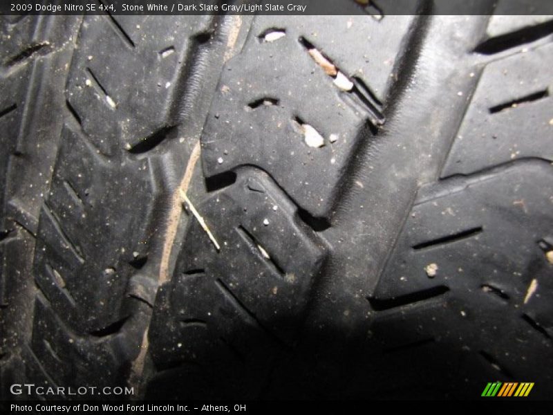 Stone White / Dark Slate Gray/Light Slate Gray 2009 Dodge Nitro SE 4x4