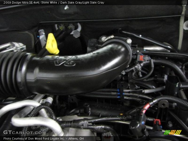Stone White / Dark Slate Gray/Light Slate Gray 2009 Dodge Nitro SE 4x4