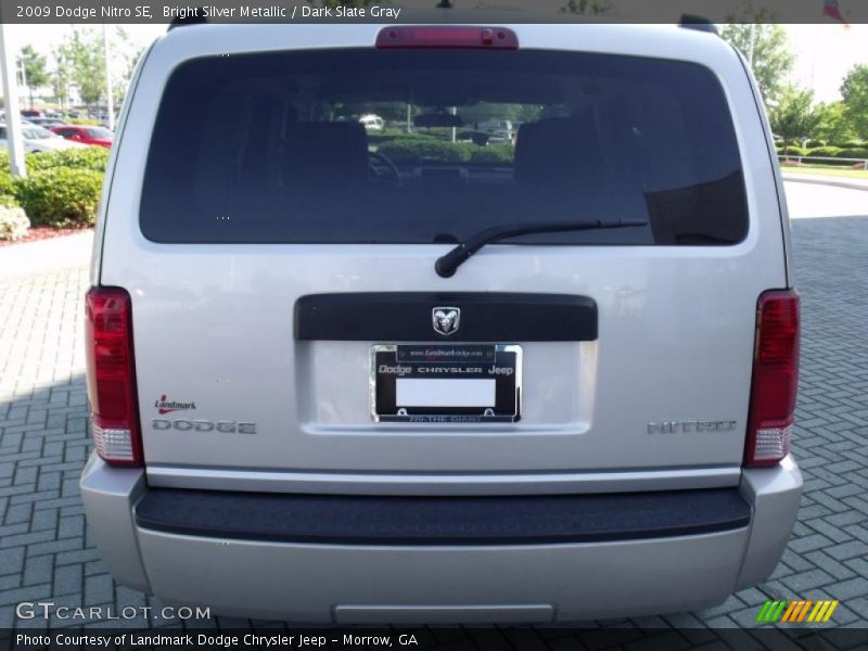 Bright Silver Metallic / Dark Slate Gray 2009 Dodge Nitro SE