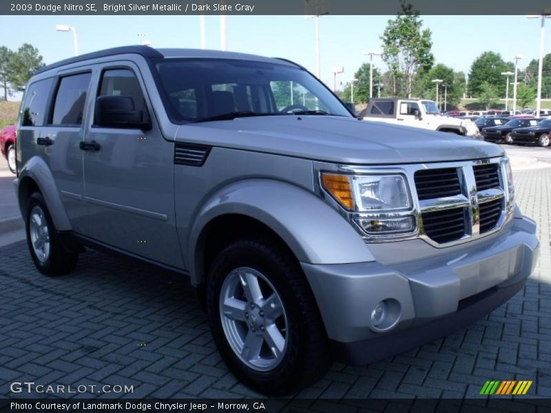 Bright Silver Metallic / Dark Slate Gray 2009 Dodge Nitro SE