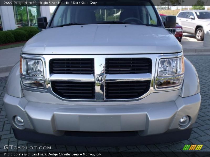 Bright Silver Metallic / Dark Slate Gray 2009 Dodge Nitro SE