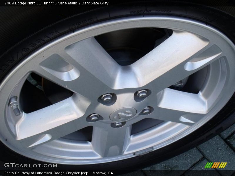 Bright Silver Metallic / Dark Slate Gray 2009 Dodge Nitro SE