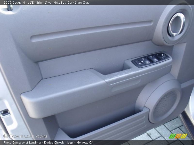 Bright Silver Metallic / Dark Slate Gray 2009 Dodge Nitro SE
