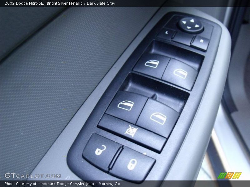 Bright Silver Metallic / Dark Slate Gray 2009 Dodge Nitro SE