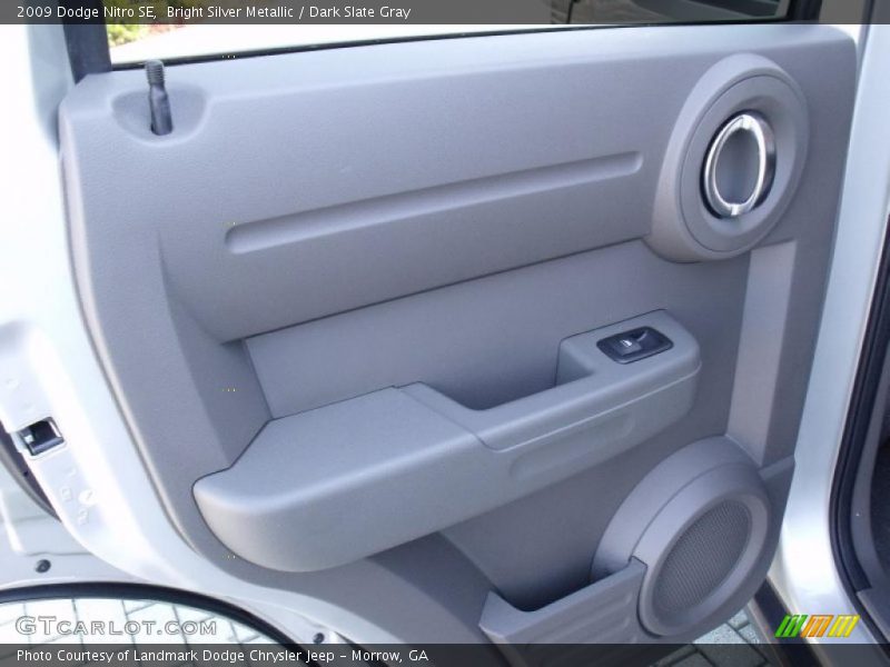 Bright Silver Metallic / Dark Slate Gray 2009 Dodge Nitro SE