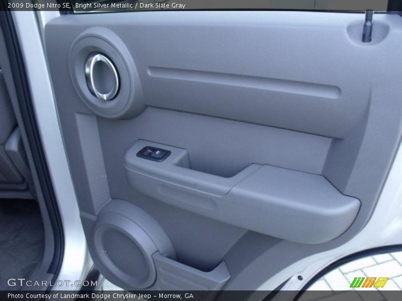 Bright Silver Metallic / Dark Slate Gray 2009 Dodge Nitro SE