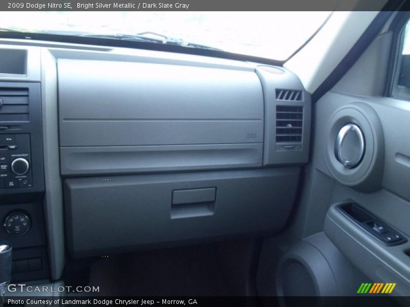 Bright Silver Metallic / Dark Slate Gray 2009 Dodge Nitro SE