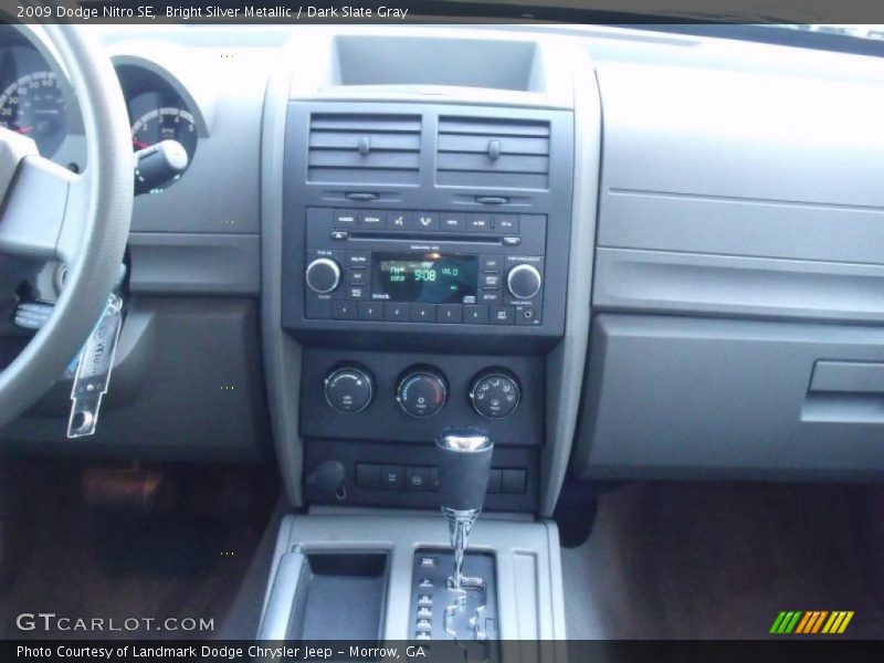 Bright Silver Metallic / Dark Slate Gray 2009 Dodge Nitro SE