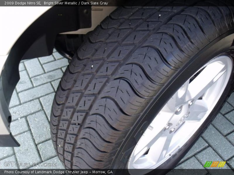 Bright Silver Metallic / Dark Slate Gray 2009 Dodge Nitro SE