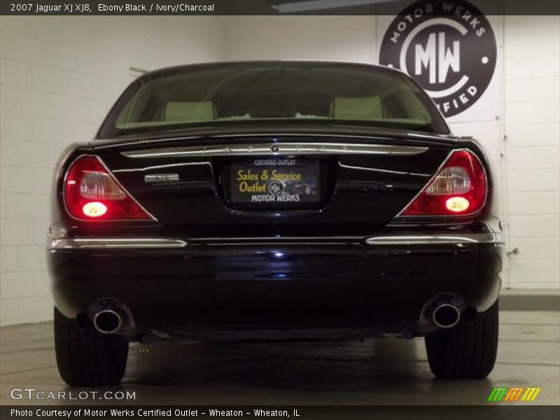 Ebony Black / Ivory/Charcoal 2007 Jaguar XJ XJ8