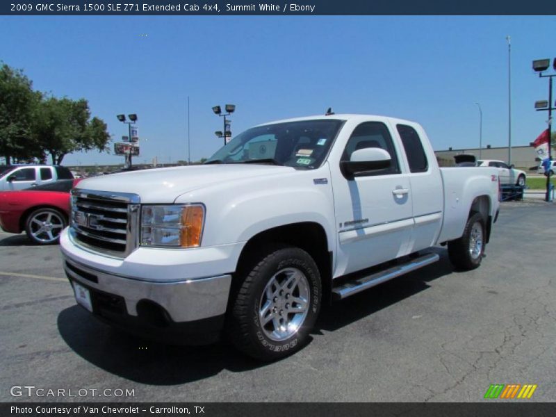 Front 3/4 View of 2009 Sierra 1500 SLE Z71 Extended Cab 4x4