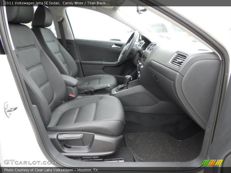 Candy White / Titan Black 2011 Volkswagen Jetta SE Sedan