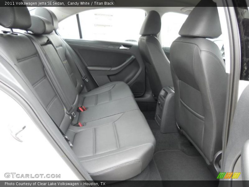 Candy White / Titan Black 2011 Volkswagen Jetta SE Sedan