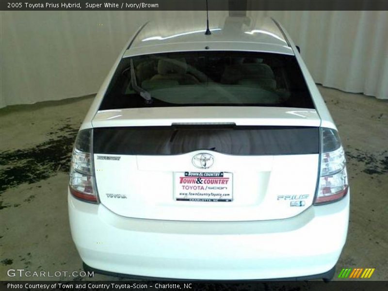 Super White / Ivory/Brown 2005 Toyota Prius Hybrid