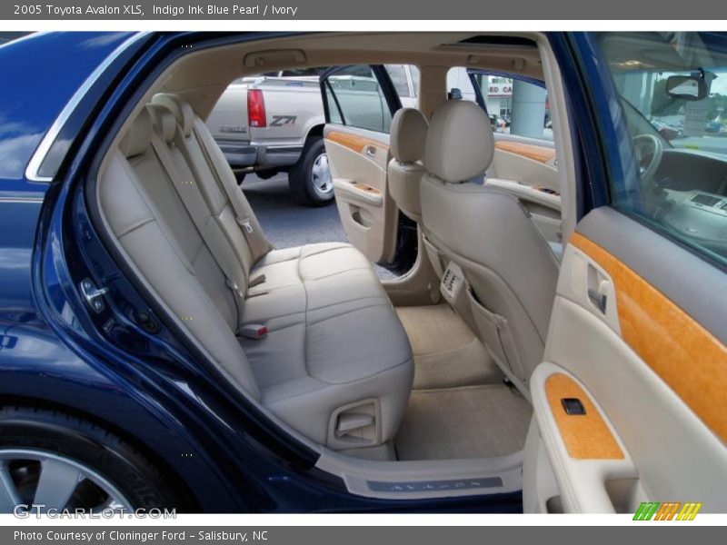 Indigo Ink Blue Pearl / Ivory 2005 Toyota Avalon XLS