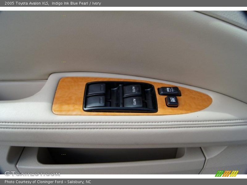 Indigo Ink Blue Pearl / Ivory 2005 Toyota Avalon XLS