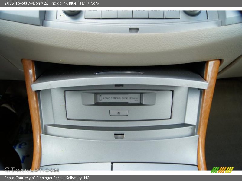 Indigo Ink Blue Pearl / Ivory 2005 Toyota Avalon XLS