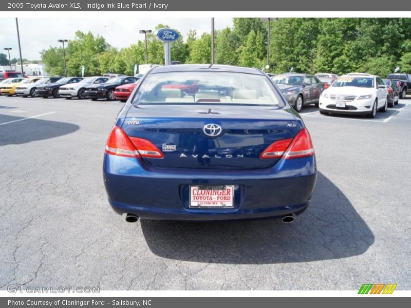 Indigo Ink Blue Pearl / Ivory 2005 Toyota Avalon XLS