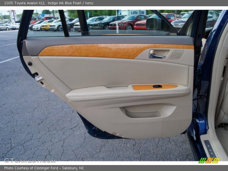 Indigo Ink Blue Pearl / Ivory 2005 Toyota Avalon XLS