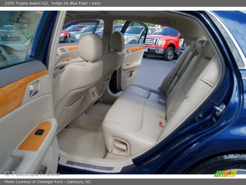 Indigo Ink Blue Pearl / Ivory 2005 Toyota Avalon XLS
