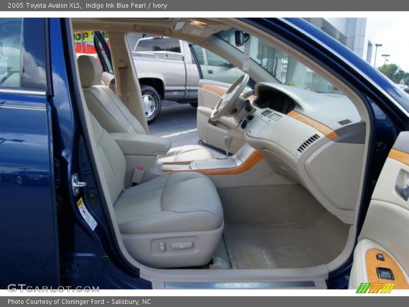 Indigo Ink Blue Pearl / Ivory 2005 Toyota Avalon XLS
